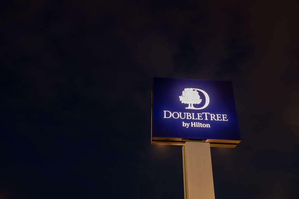 Doubletree By Hilton Calgary North Hotel Exterior photo